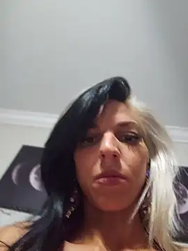 lil_jiggly Show in webcam