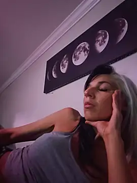 lil_jiggly Adlı Modelin Canlı XXX Sohbeti