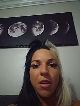 lil_jiggly Show in webcam