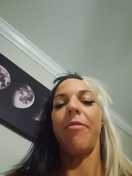 lil_jiggly Show in webcam