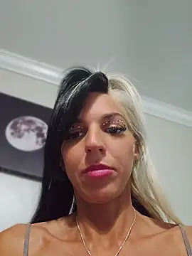 הופעת וובקאם של lil_jiggly