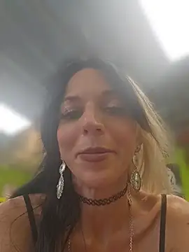 lil_jiggly Show in webcam