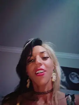 lil_jiggly Show in webcam