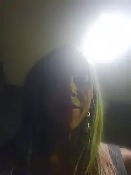 הופעת וובקאם של lil_jiggly