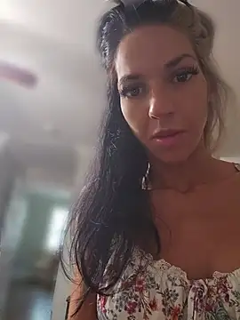 הופעת וובקאם של lil_jiggly