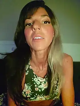 lil_jiggly Show in webcam