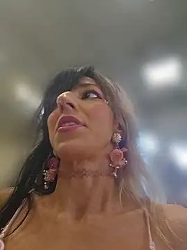 lil_jiggly Show in webcam