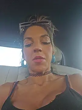 הופעת וובקאם של lil_jiggly