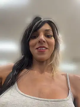 lil_jiggly Show in webcam