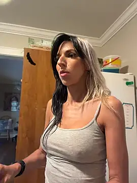 הופעת וובקאם של lil_jiggly