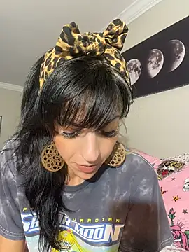 lil_jiggly élő XXX-chatje
