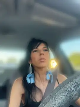 lil_jiggly Show in webcam