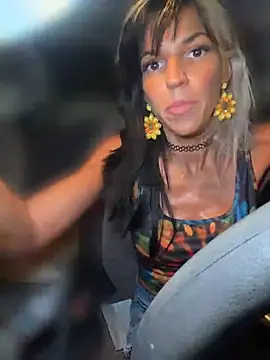 lil_jiggly Show in webcam