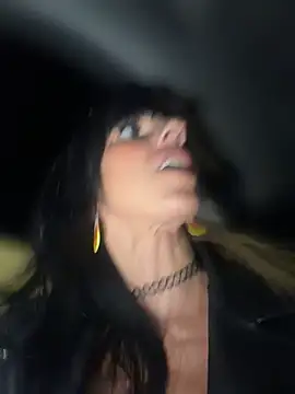 lil_jiggly Show in webcam