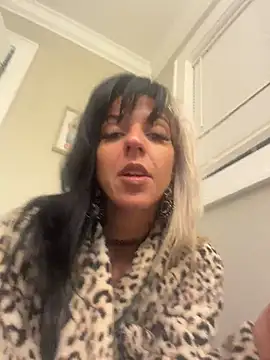 lil_jiggly Show in webcam