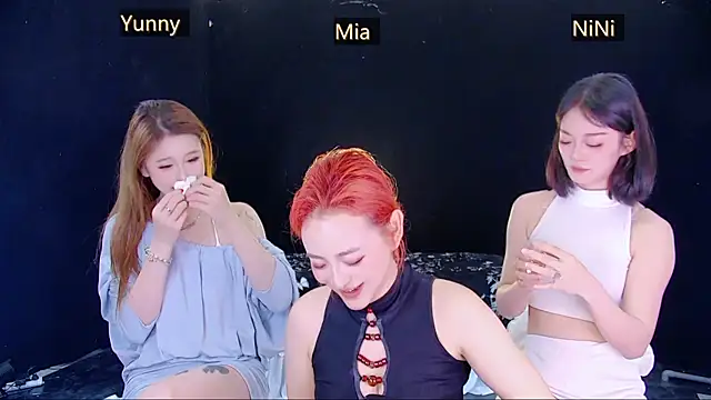 MiNi-U Pertunjukan Webcam