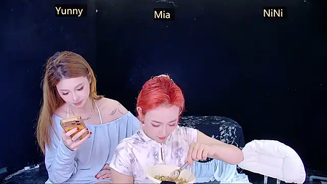 MiNi-U's Webcam Show