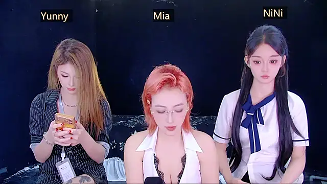 MiNi-U Adlı Modelin Web Kamerası Şovu