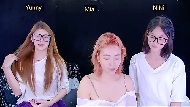 MiNi-U Adlı Modelin Web Kamerası Şovu