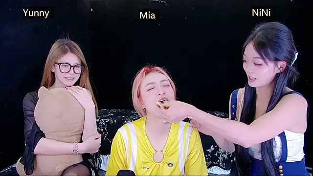 MiNi-U's Webcam Show