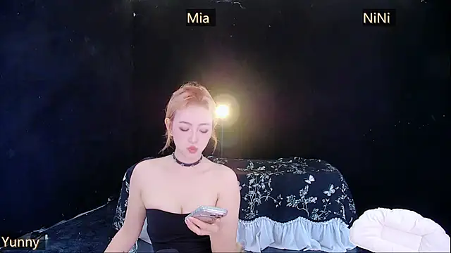 MiNi-U Adlı Modelin Web Kamerası Şovu