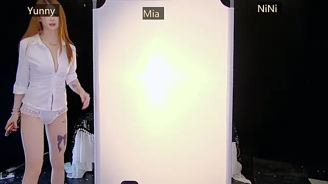 MiNi-U: вебкам-шоу