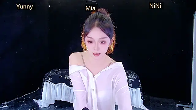 MiNi-U 在線直播表演