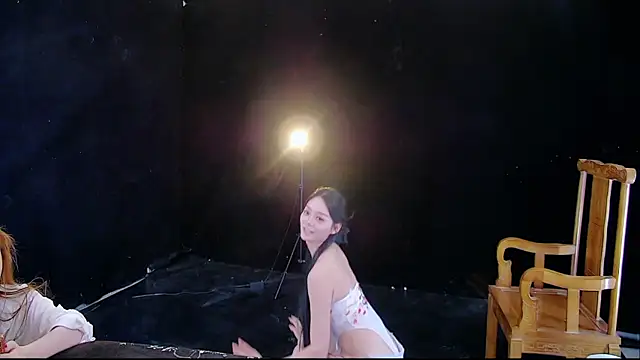 MiNi-U 在線直播表演