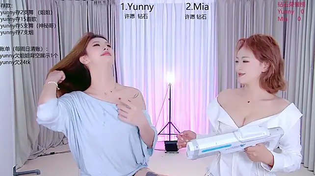 MiNi-U's Webcam Show