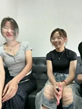 YY-1-1-1 Chat XXX in diretta