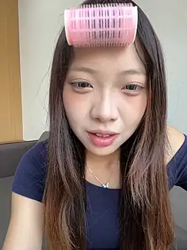 YY-1-1-1's Live XXX Chat