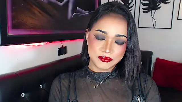 QueenOfHypnisist Adlı Modelin Web Kamerası Şovu