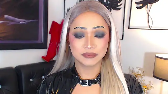 QueenOfHypnisist Adlı Modelin Web Kamerası Şovu