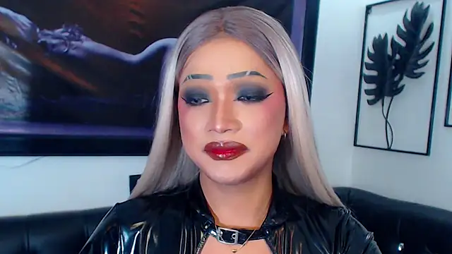 Pertunjukan Kamera Web QueenOfHypnisist