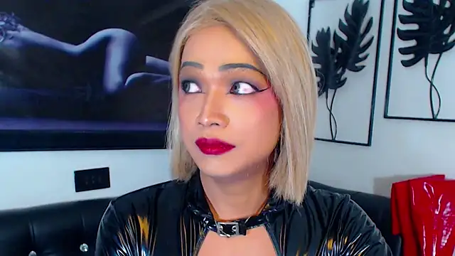 QueenOfHypnisist Show in webcam