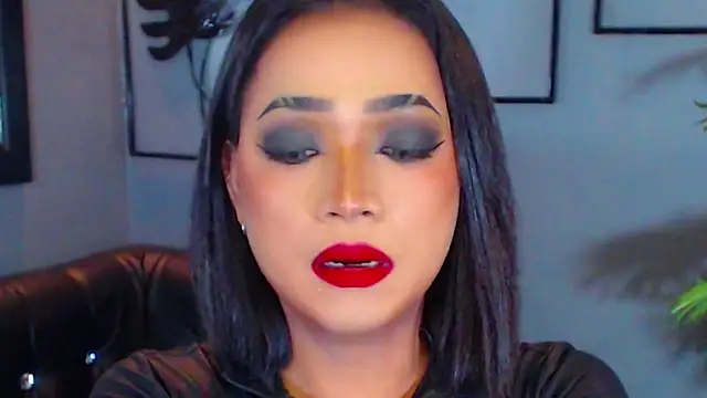 QueenOfHypnisist Show in webcam