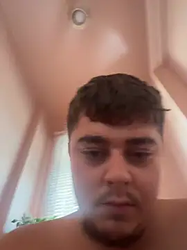 Pokazy przed kamerką – YoungHornyCum_xoxo