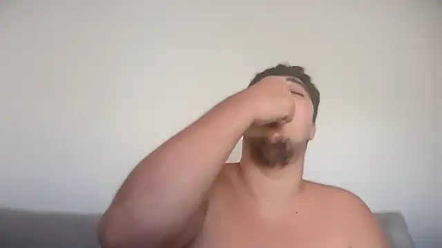 YoungHornyCum_xoxo: διαδικτυακό σόου στην κάμερα