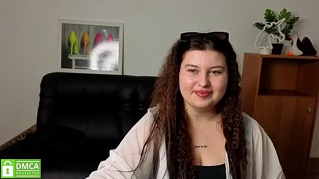 צ'אט XXX בשידור חי של Katina_deeplou4