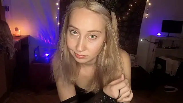 Enchantyy webkamerás műsora
