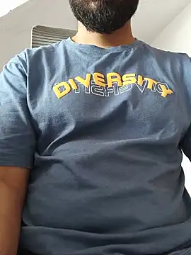 8inch_hunk19: διαδικτυακό σόου στην κάμερα