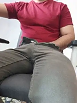 8inch_hunk19 Webcam Show