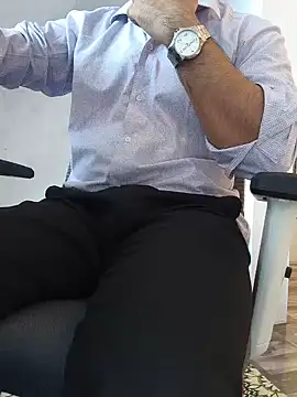 הופעת וובקאם של 8inch_hunk19