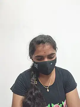 Pertunjukan Kamera Web Tamil-Megavarthinii