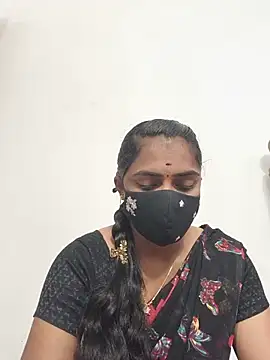 Pertunjukan Kamera Web Tamil-Megavarthinii