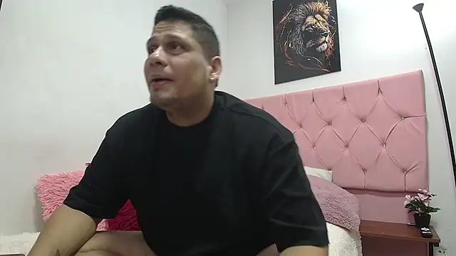 LatinoCalienteXXX Webcam Show