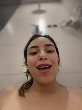 Nathashaa_Velvet Adlı Modelin Canlı Sohbet Odası