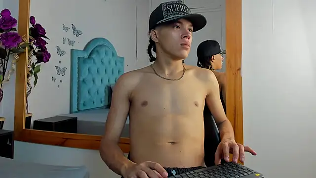 Pokazy przed kamerką – Charlie_Latino