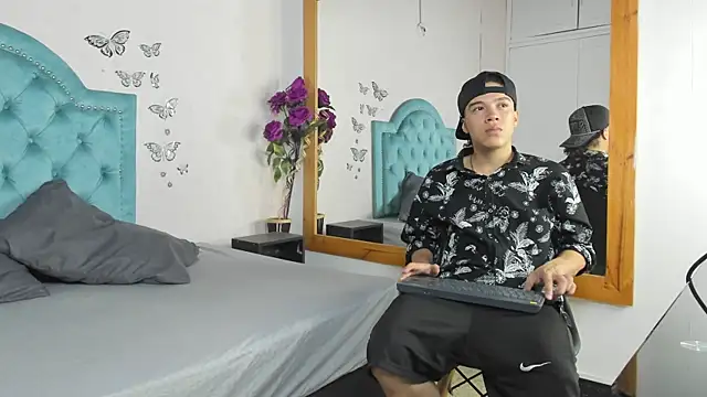 Charlie_Latino Webcamshow