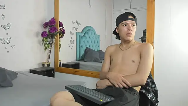 Charlie_Latino webcam show